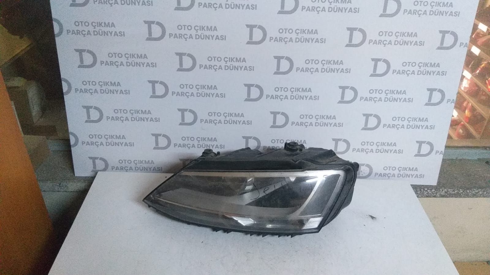 VOLKSWAGEN JETTA SOL FAR 11-18