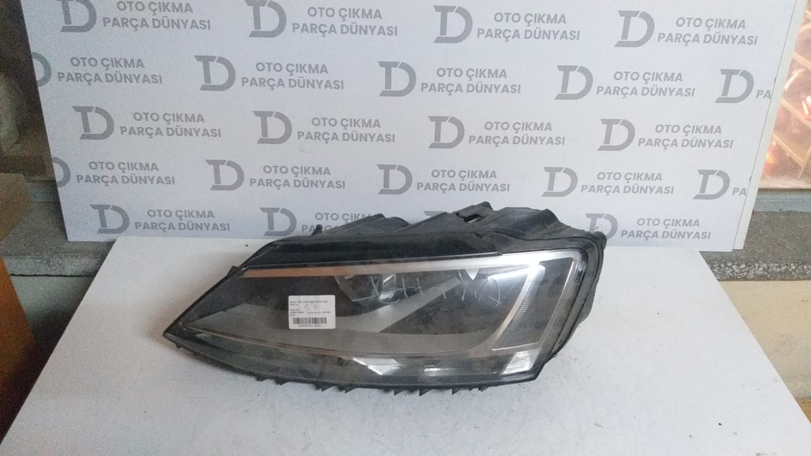 VOLKSWAGEN JETTA SOL FAR 11-16