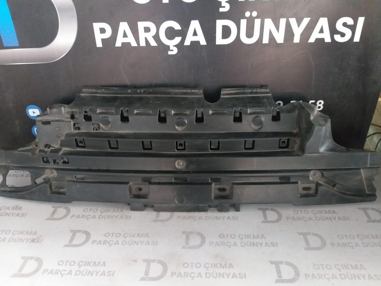 BMW M5 F90 ORTA TAMPON BRAKET (17-20)