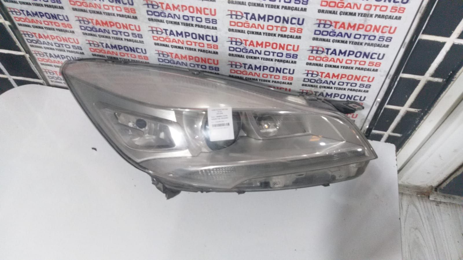 FORD KUGA SA FAR 13-16