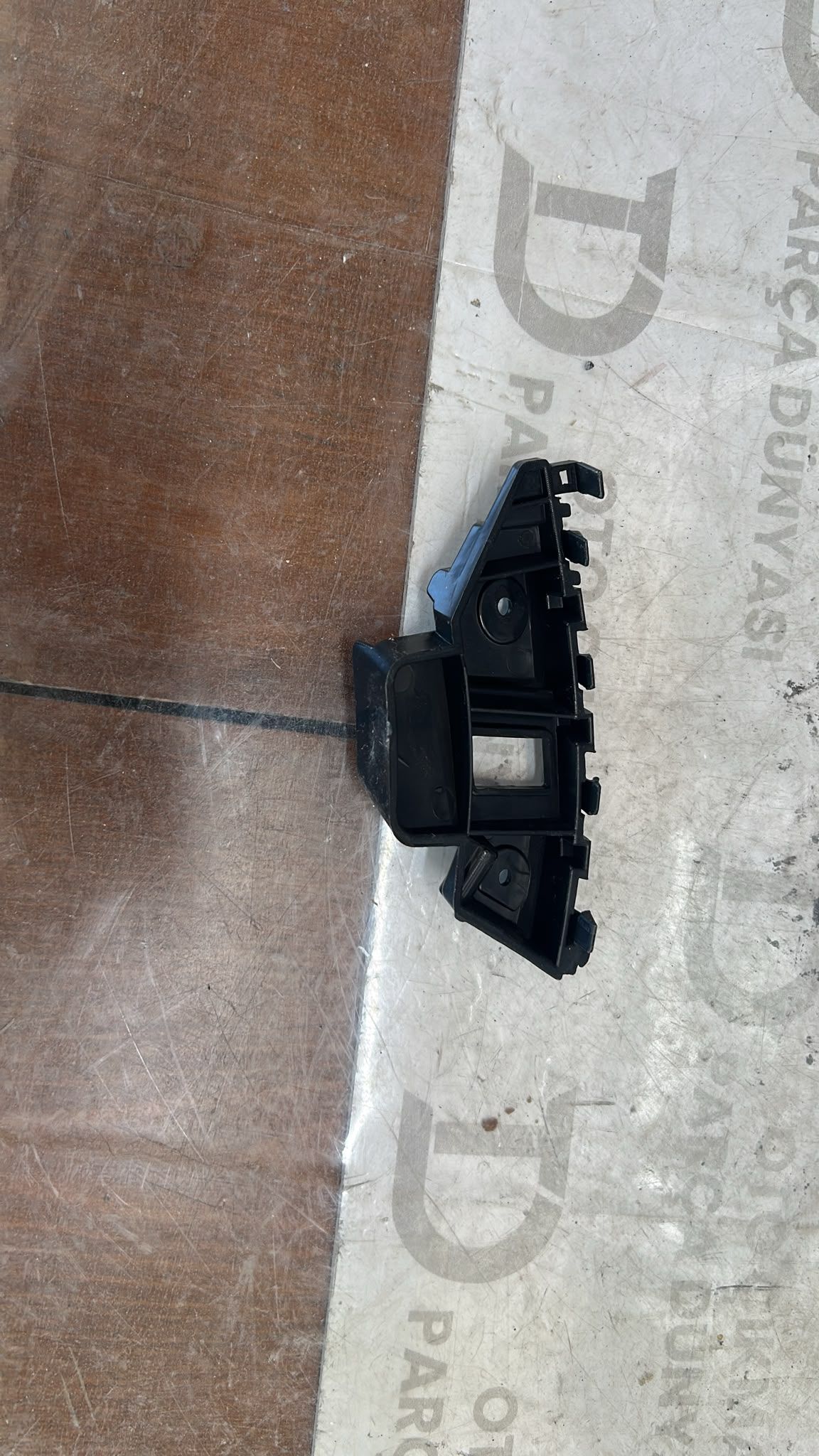 volskwagen Jetta 2011-2015 tampon braketi Sol �n