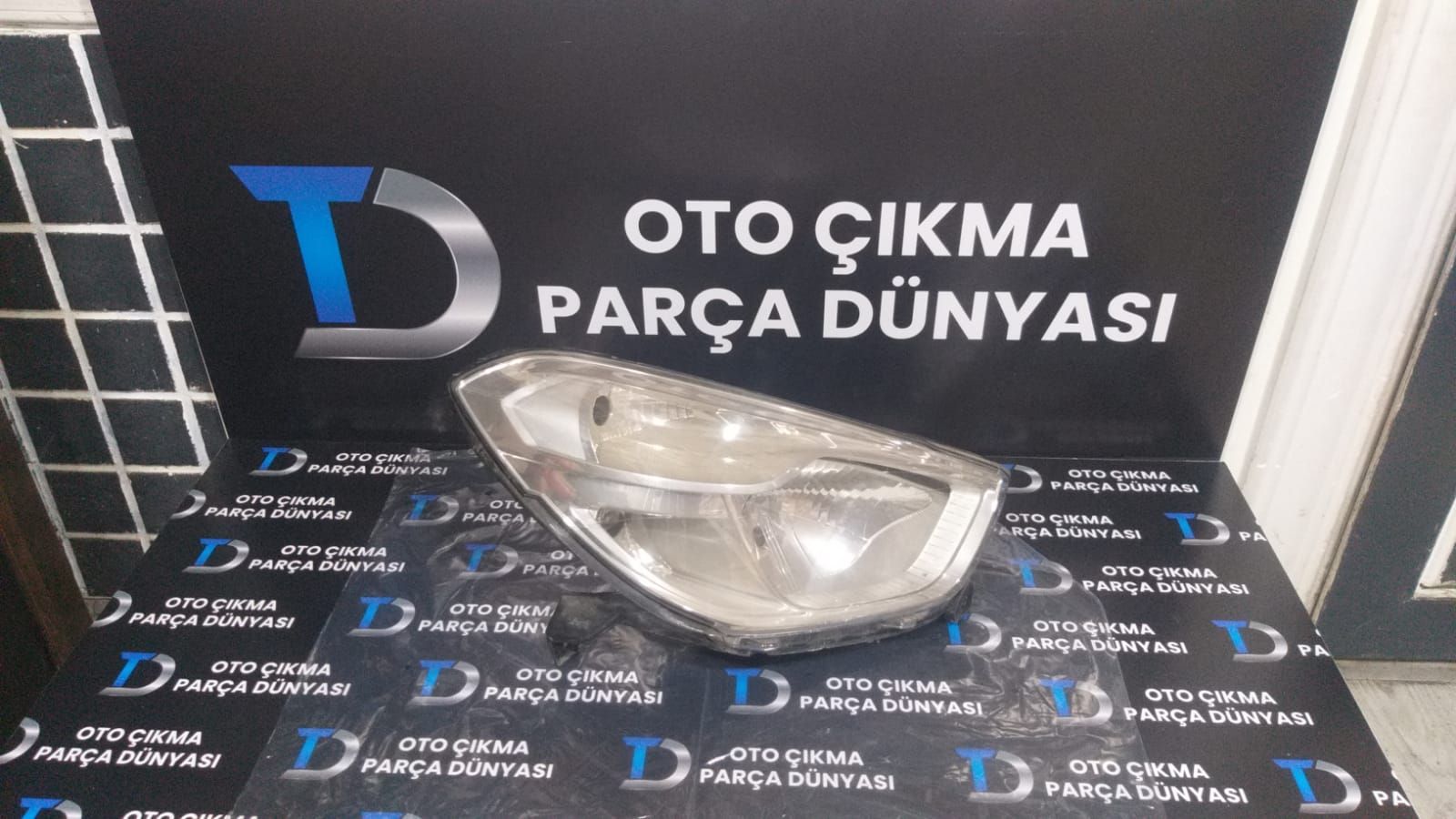 DACIA LOGAN SA FAR 11-13