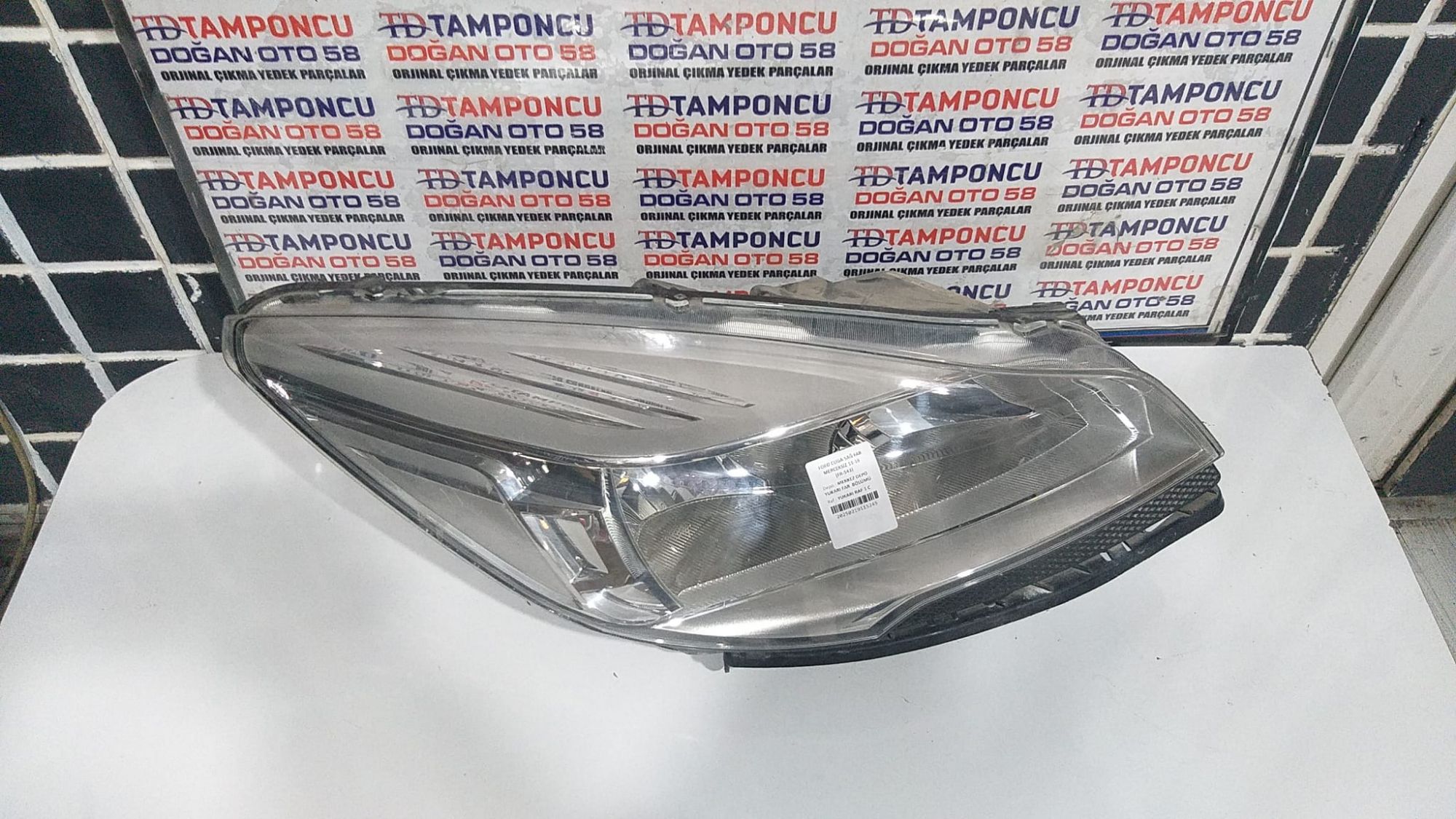 FORD KUGA SA FAR MERCEKSZ 13-16