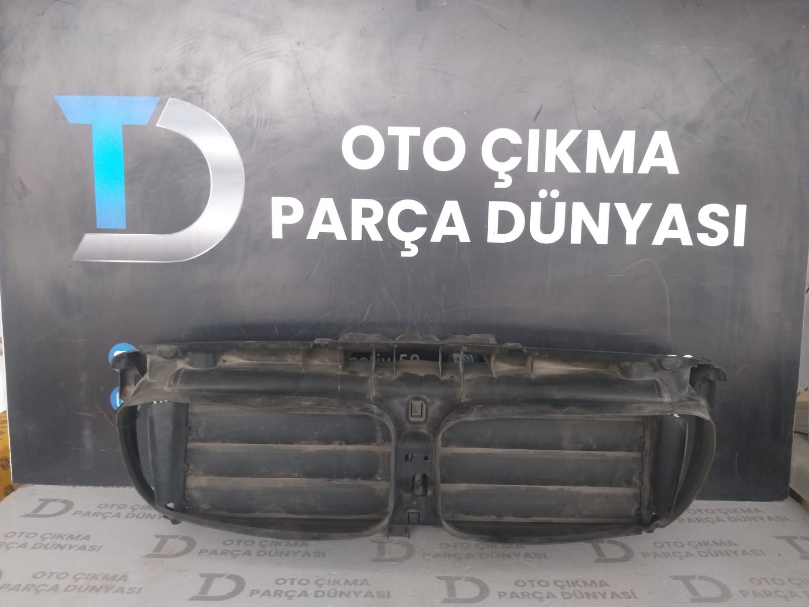 BMW F10 RADYATR MASKES 