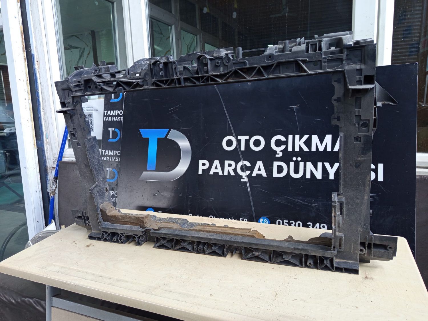 FORD F�ESTA-COUR�ER �N PANEL