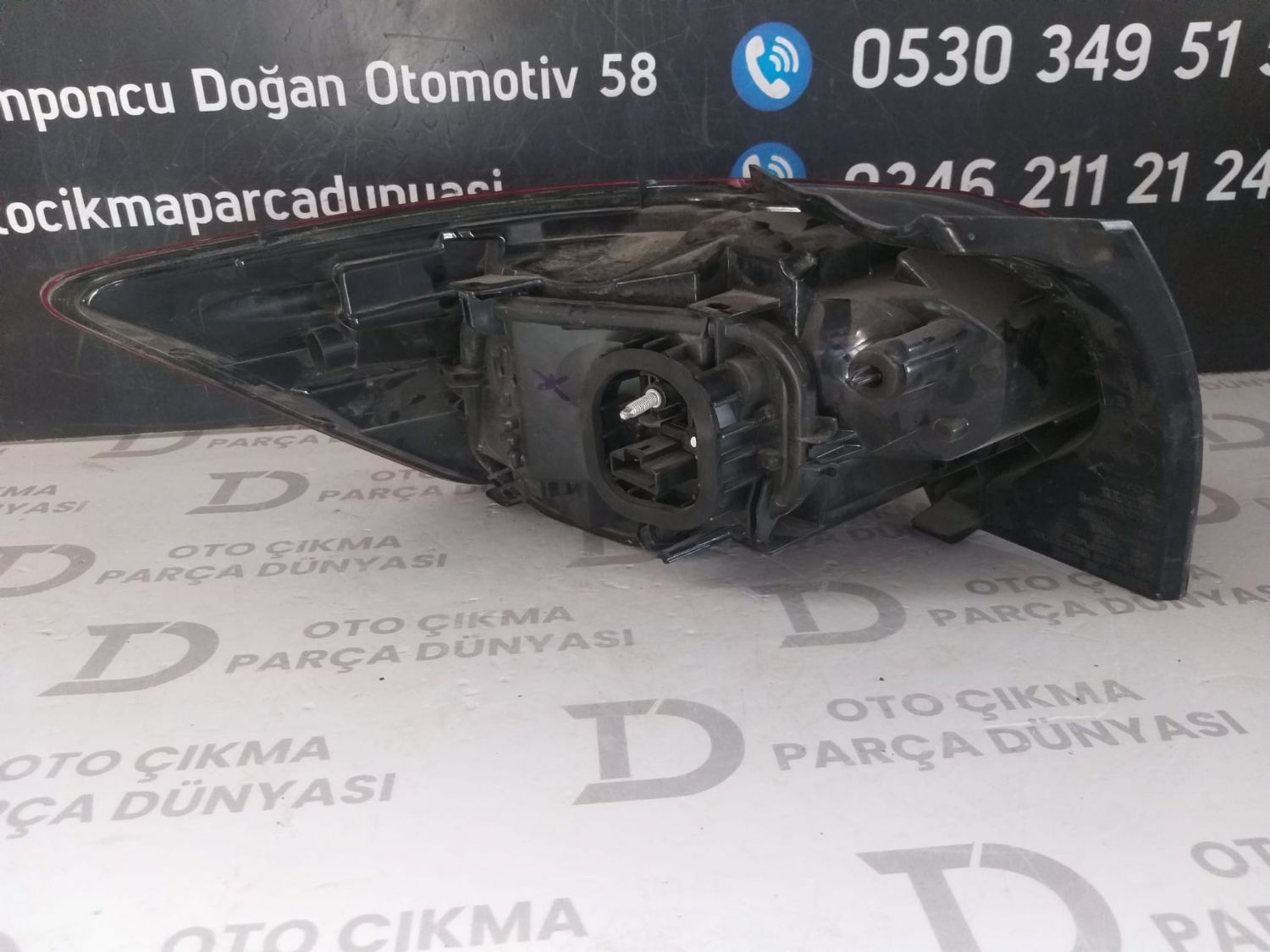 DAC�A SANDERO SA� STOP (11-13)