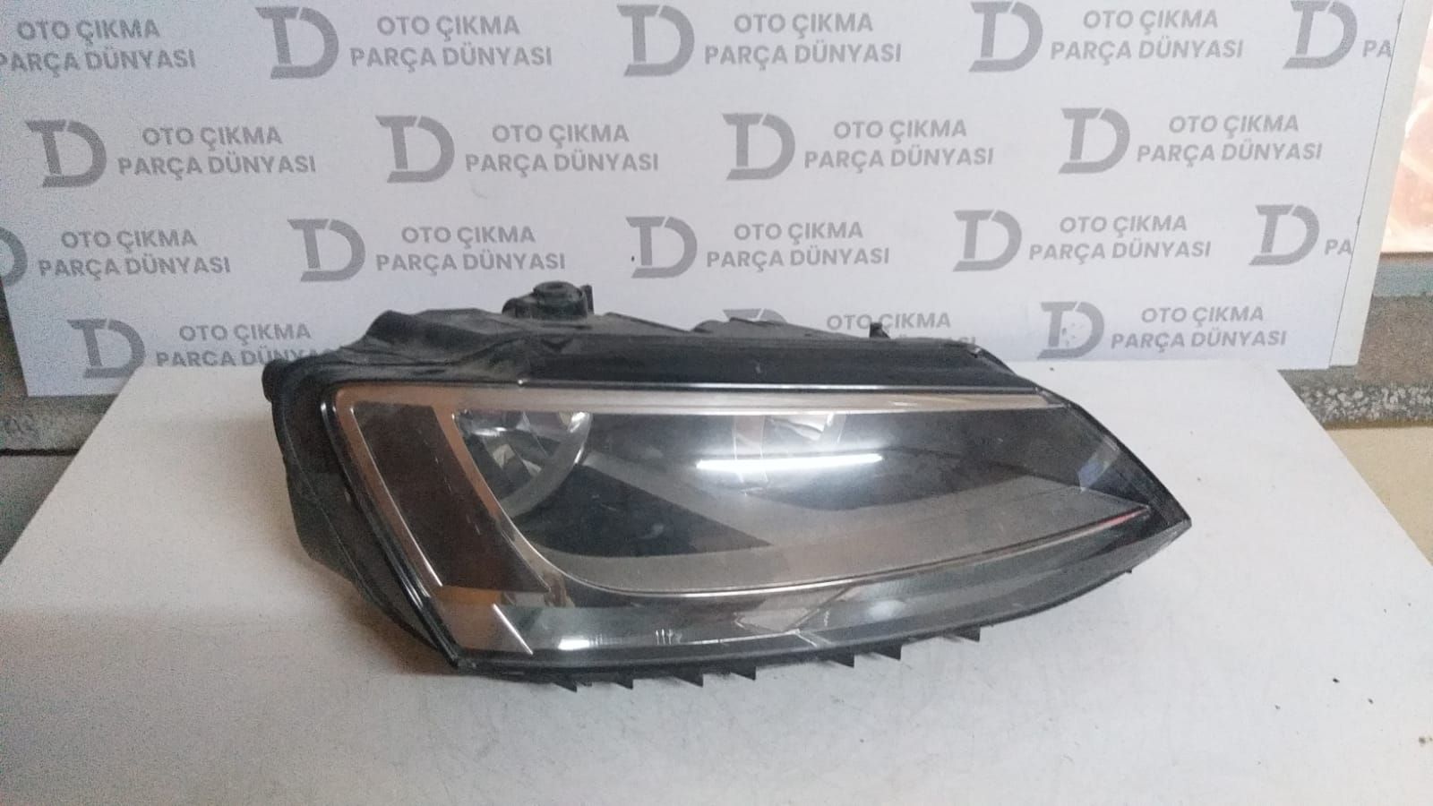 VOLKSWAGEN JETTA SA FAR 11-15