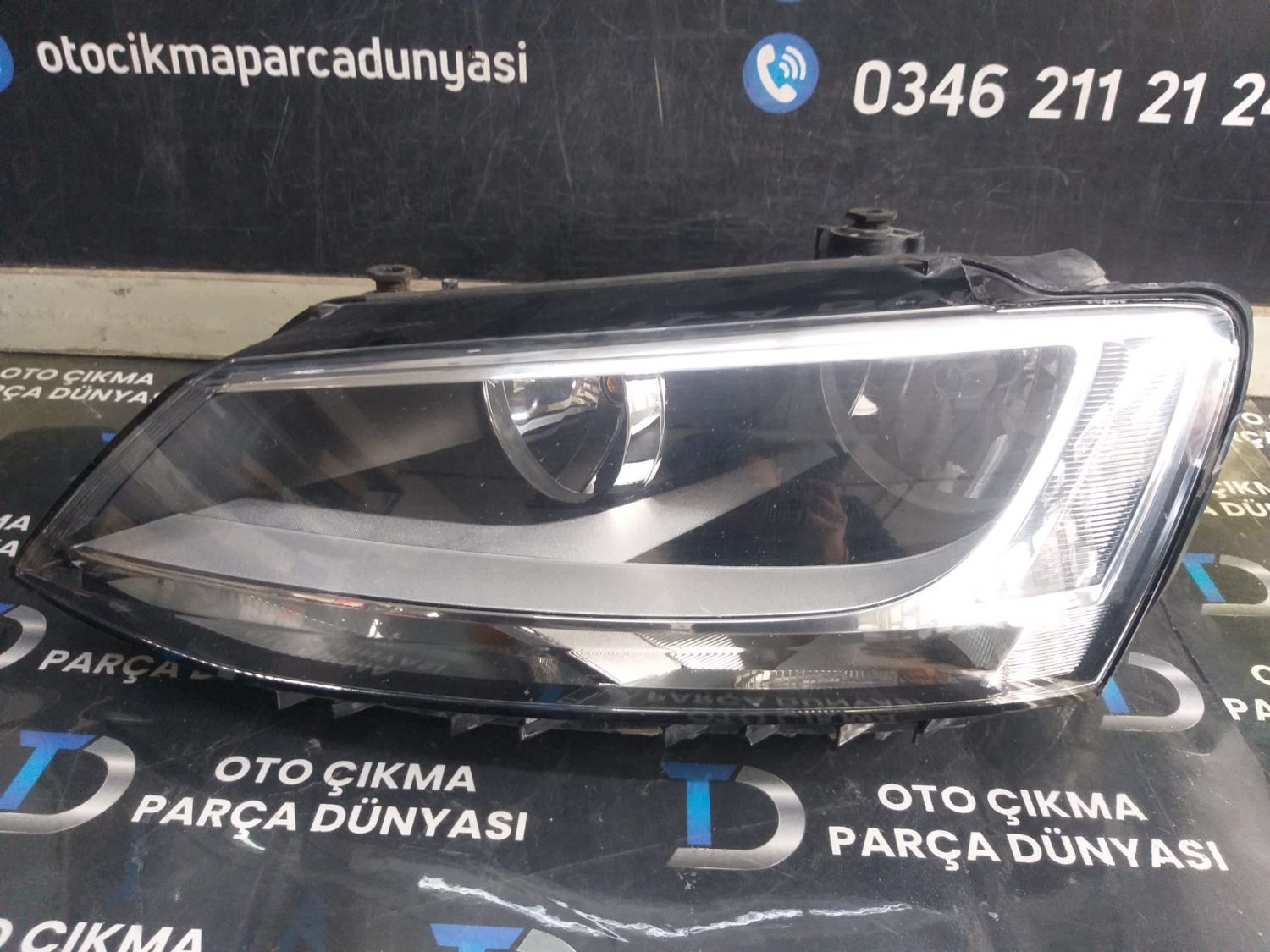 VOLKSWAGEN JETTA SOL FAR [11-18]