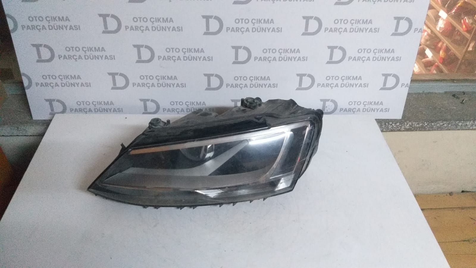 VOLKSWAGEN JETTA SOL FAR 11-18